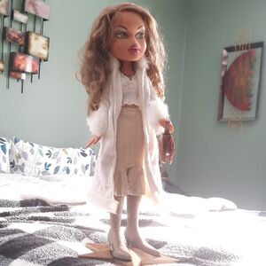 Bratz doll yasmin 2000s Era fantastic condition, near mint. Foot and a half tall